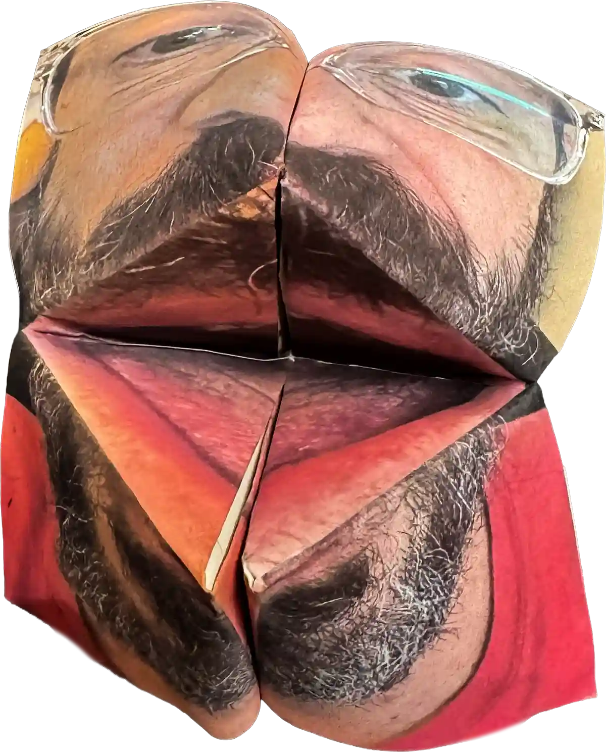 קווה קווה מקופל, מודפס עם הפרצוף של עמית, והפה פעור לרווחה